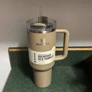 Magnolia Basic Brown Stanley